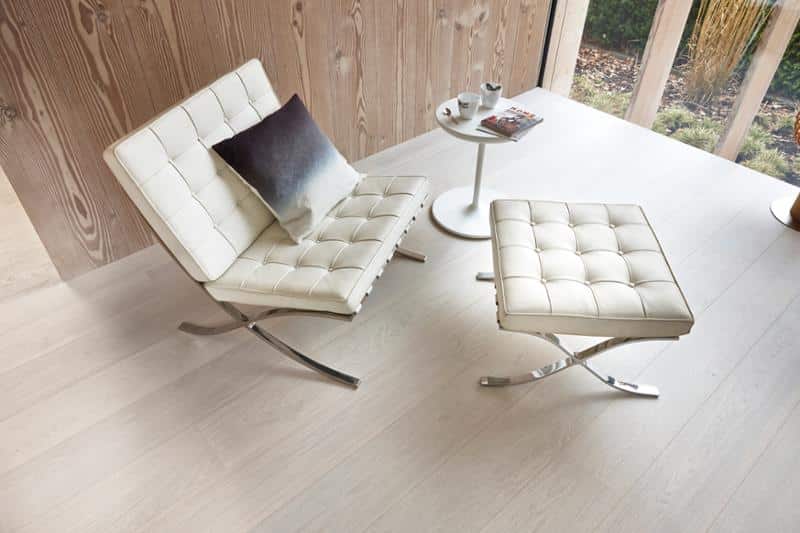 Eiche weiss 209mm Andante Landhausdiele Eiche 209mm breite Diele Eiche weiss Andante gebürstet, 2V-Fase, weiss pigmentiert – Bild 1